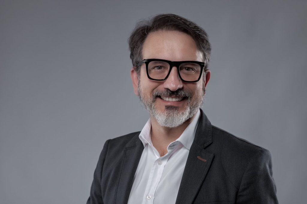 Às favas, o Dólar!