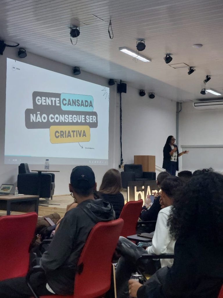 APP Campinas e UniAnchieta promovem encontro inspirador com a comunicadora Deh Bastos para alunos de Publicidade e Design